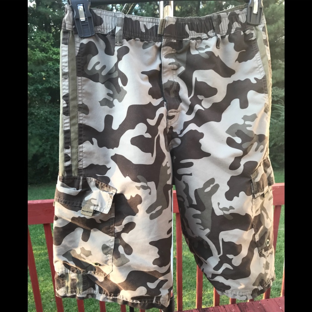 A.P.C.O. SURPLUS GOODS CAMOUFLAGE BIG BOY SHORTS - Picture 2 of 8